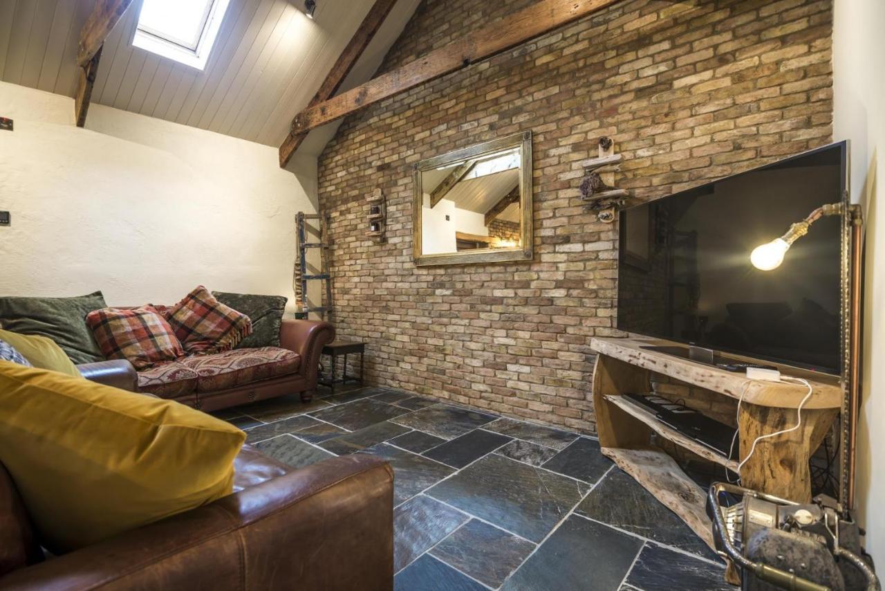 Lavender - Luxurious Barn Conversion - Blossom Farm Johnston Exteriör bild