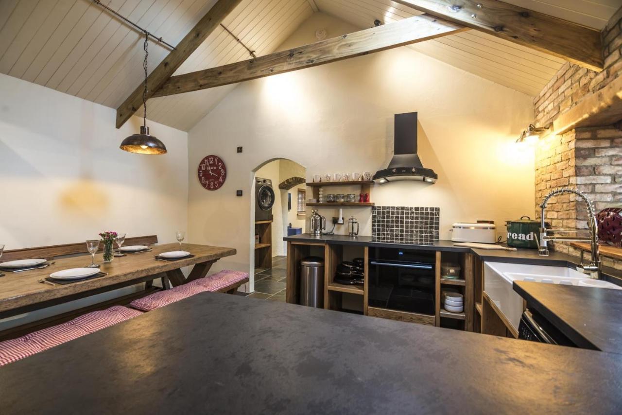 Lavender - Luxurious Barn Conversion - Blossom Farm Johnston Exteriör bild